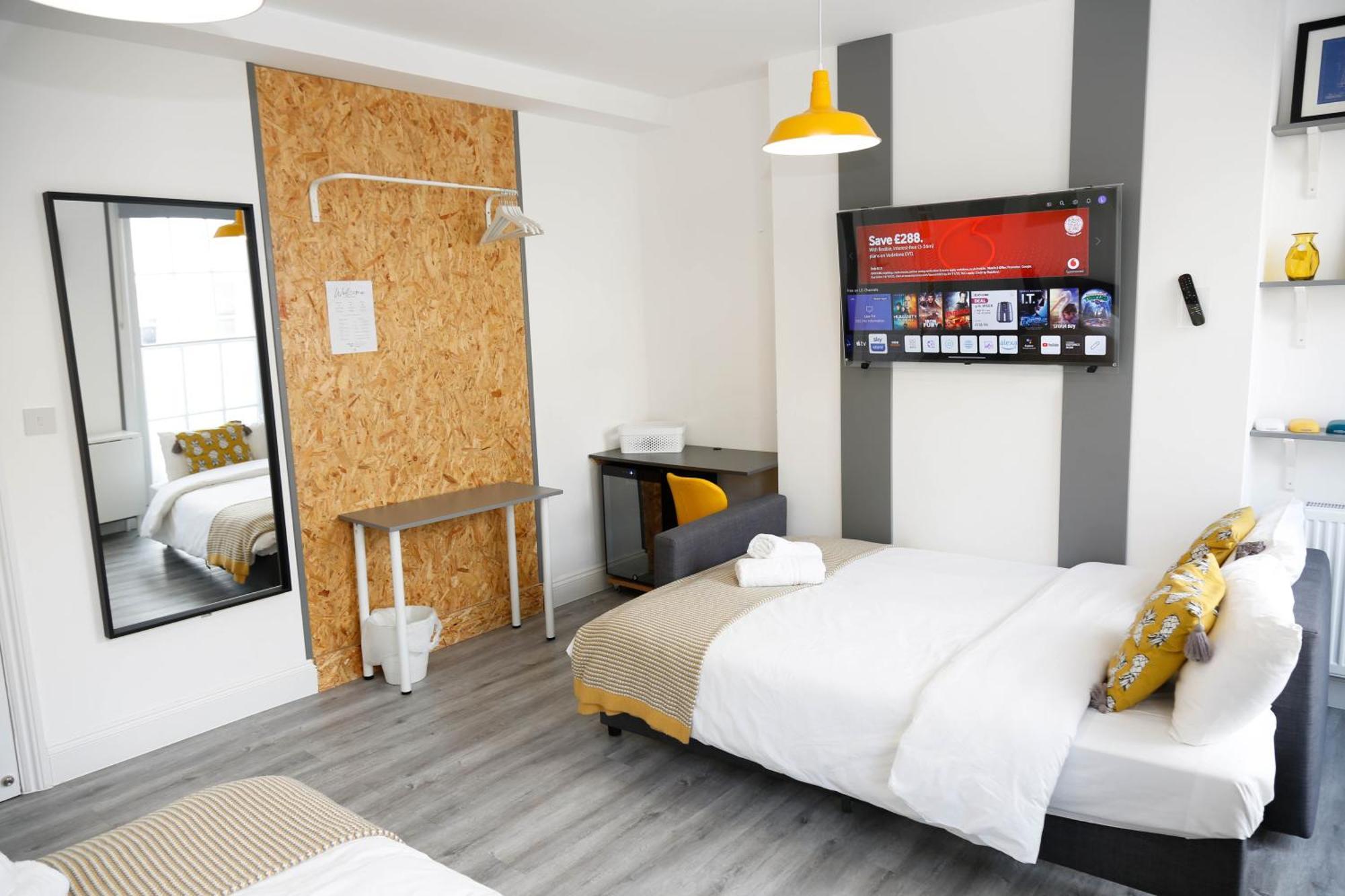 Luxury Rooms In Camden Town Near Shops, Cafes, Bars & Metro With Shared Bathrooms Лондон Экстерьер фото