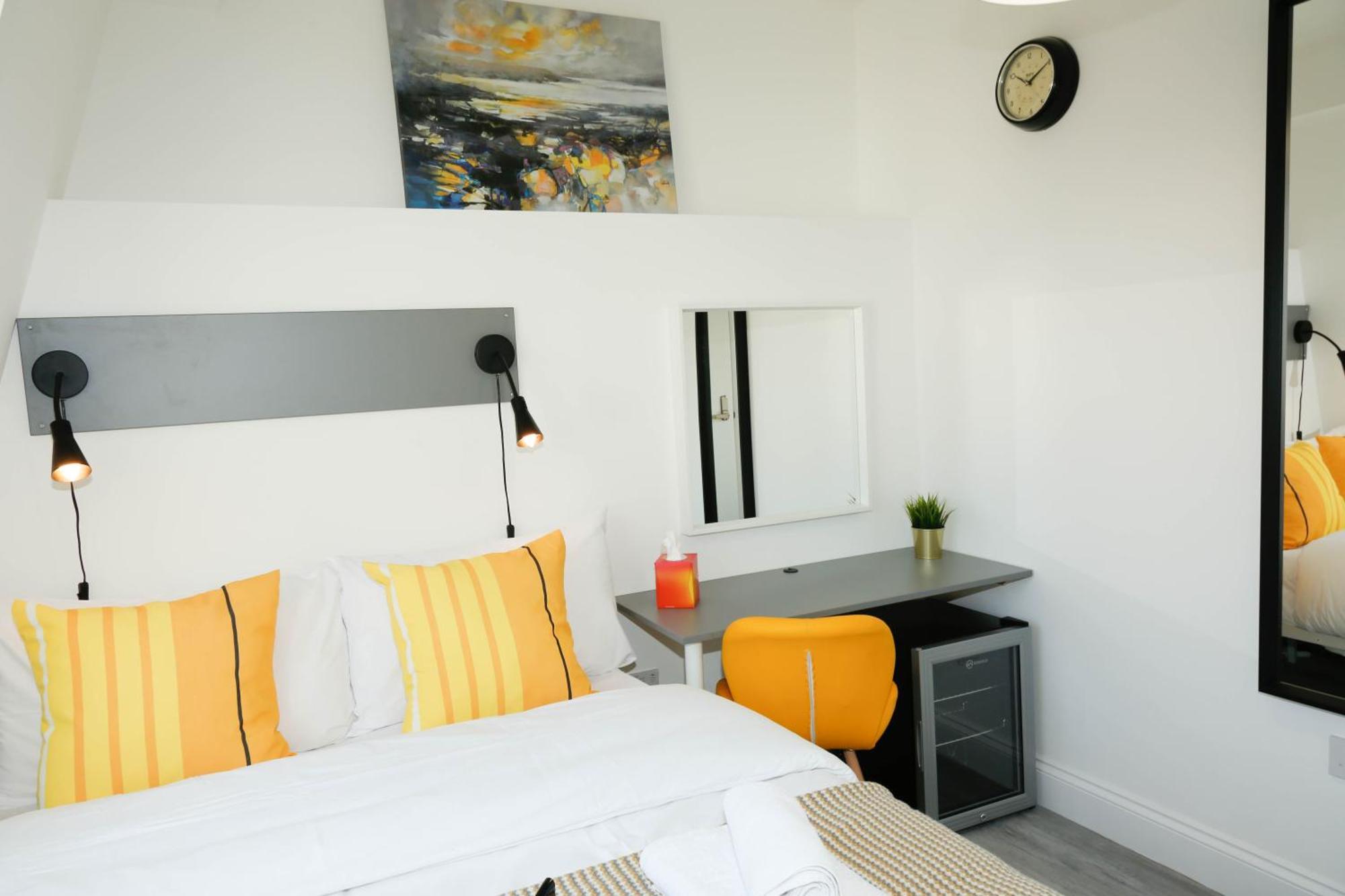 Luxury Rooms In Camden Town Near Shops, Cafes, Bars & Metro With Shared Bathrooms Лондон Экстерьер фото