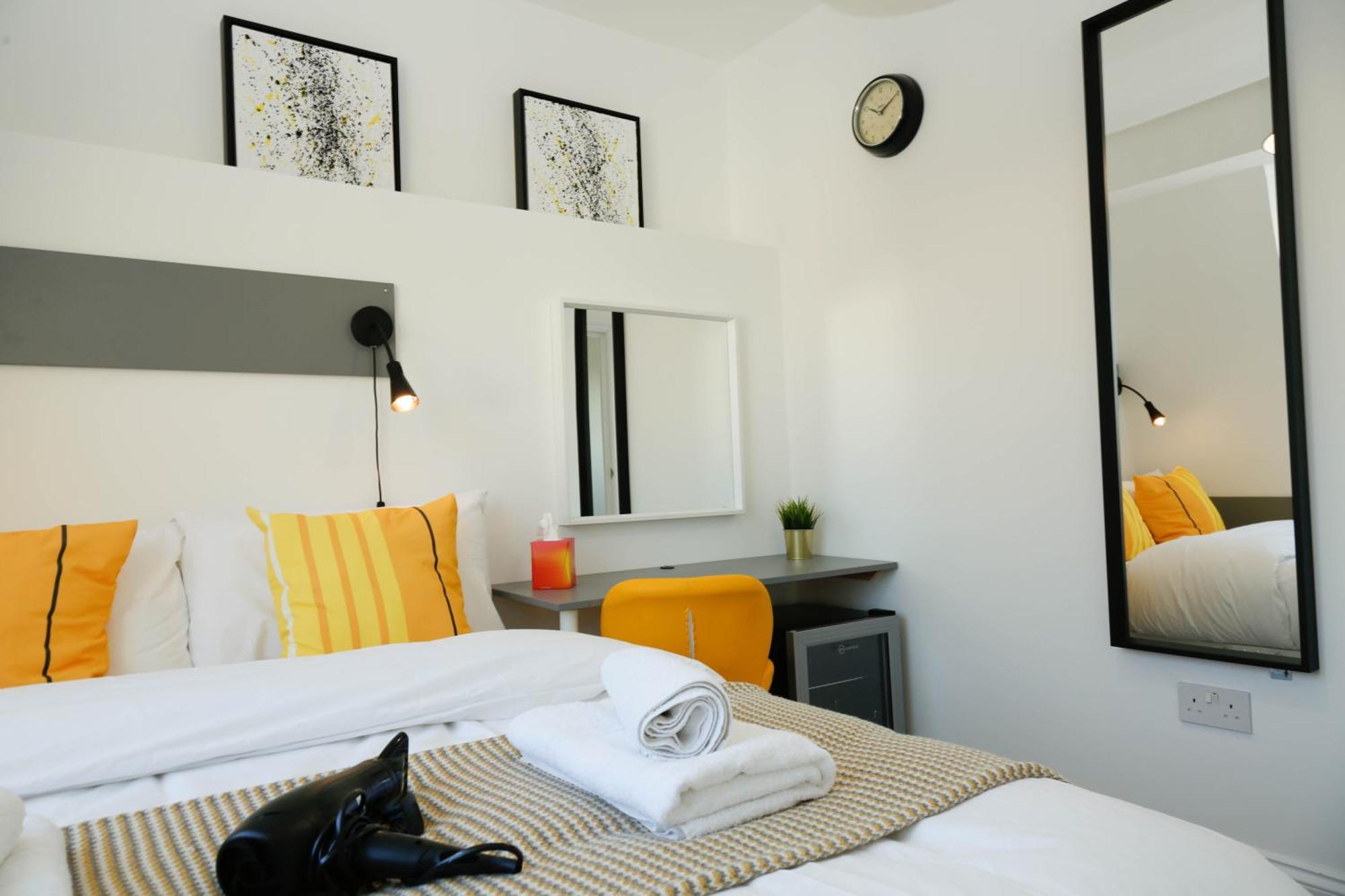 Luxury Rooms In Camden Town Near Shops, Cafes, Bars & Metro With Shared Bathrooms Лондон Экстерьер фото